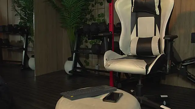 Snapshot of Reik_Vonn chatting on March 2026 12:23:01 PM Reik Vonn online show from March 2026 12:23:01 PM