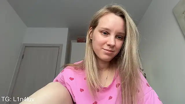 AIicaparkerc online show from April 2026 04:12:02 PM