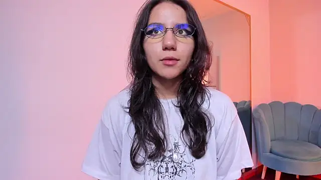 HollyPeach online show from March 2026 05:49:01 PM