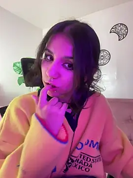 Snapshot of HollyPeach chatting on July 2026 09:44:02 AM HollyPeach online show from July 2026 09:44:02 AM
