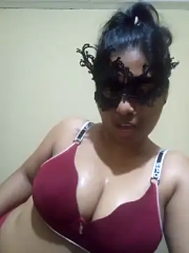 Expose Queen online show from March 2026 04:46:01 PM