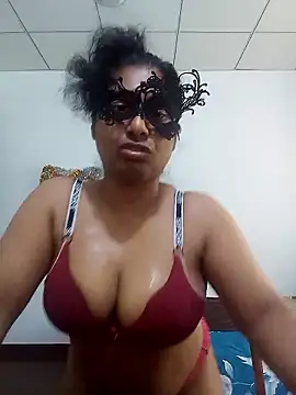 Expose Queen online show from April 2026 05:45:02 AM