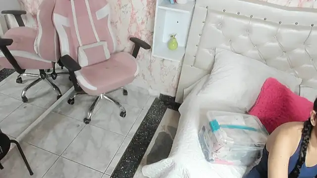 Snapshot of GabbiePrice chatting on February 2026 02:27:02 PM GabbiePrice online show from February 2026 02:27:02 PM