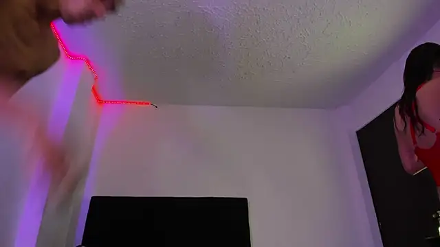 DerryAndIzzy online show from February 2026 06:42:02 AM