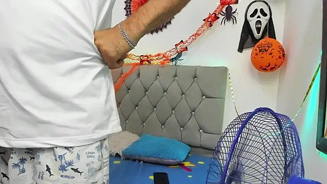 Sofi And Santy online show from November 2025 10:53:02 PM