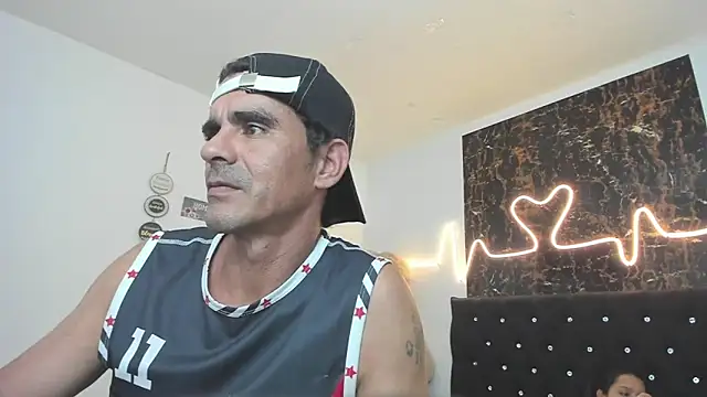 Sofi And Santy online show from May 2026 11:51:02 AM