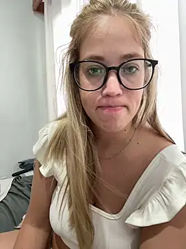 Snapshot of roblondie chatting on March 2026 08:37:01 PM roblondie online show from March 2026 08:37:01 PM