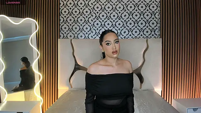 Snapshot of BEELLA_TAY1 chatting on December 2025 12:43:01 PM BEELLA TAY1 online show from December 2025 12:43:01 PM