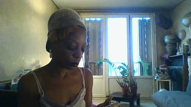 Snapshot of ulnaoumy chatting on October 2025 04:07:01 PM ulnaoumy online show from October 2025 04:07:01 PM