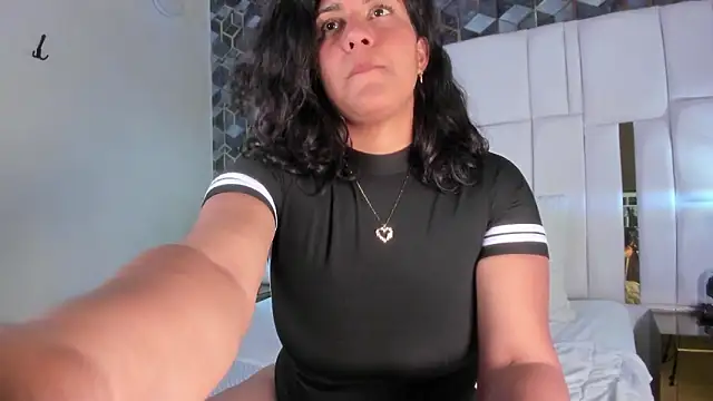 denisse khan online show from March 2026 06:12:02 PM