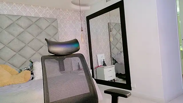 CARO ADAMS1 online show from February 2026 11:04:02 AM