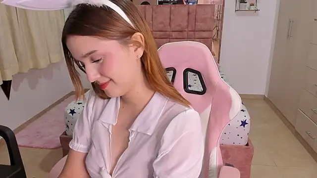 Snapshot of MIACUTEE_ chatting on June 2026 11:33:02 PM MIACUTEE online show from June 2026 11:33:02 PM