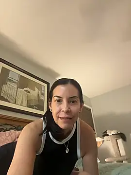 Snapshot of yolandaflores chatting on October 2025 12:09:01 AM yolandaflores online show from October 2025 12:09:01 AM