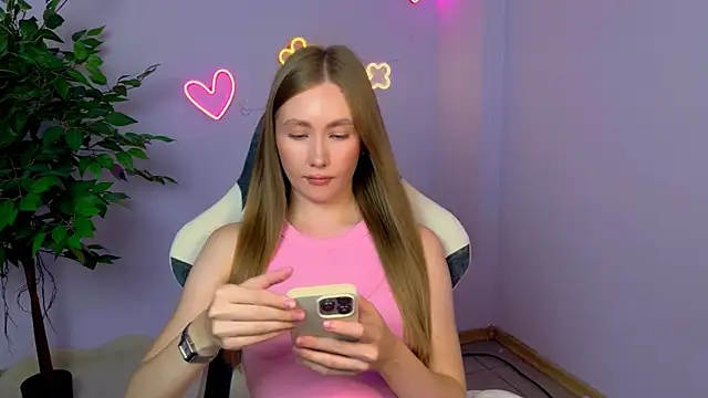 Snapshot of EllyColins chatting on July 2026 03:55:01 AM EllyColins online show from July 2026 03:55:01 AM