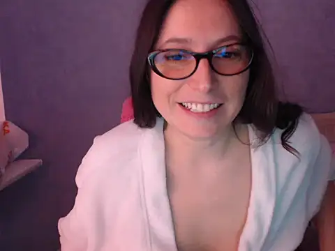 Snapshot of LuckyLisa23 chatting on May 2026 09:42:02 PM LuckyLisa23 online show from May 2026 09:42:02 PM