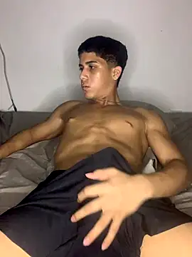 tylerwarron online show from October 2025 02:01:01 AM