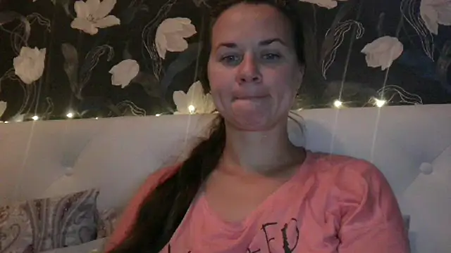 GiaaCaranggi online show from October 2025 06:41:01 PM