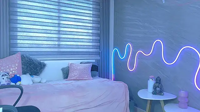 Naaomi cute online show from October 2025 08:55:02 PM