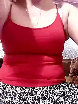 YiyinLy online show from January 2026 12:31:02 PM