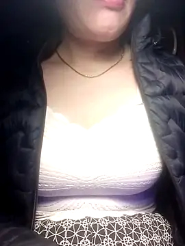 YiyinLy online show from March 2026 08:59:02 PM