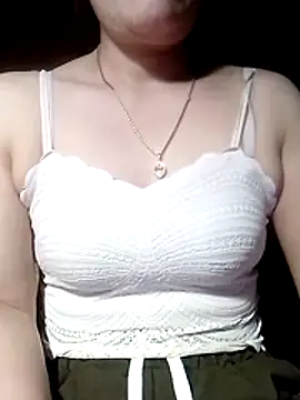 YiyinLy online show from April 2026 09:52:01 PM