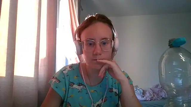 LuckySLove online show from July 2026 06:32:01 PM