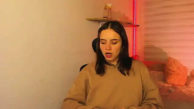 Emily Lindey online show from November 2025 03:38:01 AM