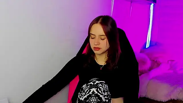 Emily Lindey online show from December 2025 04:41:04 AM