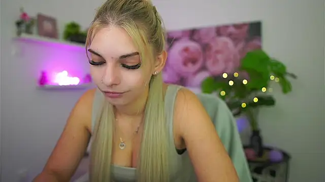 Vanda Lust online show from October 2025 08:15:02 AM