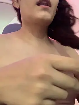 Snapshot of La-Gatiita-trans chatting on February 2026 04:23:02 PM La-Gatiita-trans online show from February 2026 04:23:02 PM