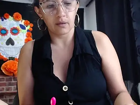 Lucyy Naugthy online show from November 2025 12:26:01 PM