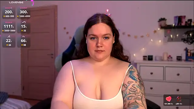 Snapshot of SummerTina chatting on January 2025 01:04:01 PM SummerTina online show from January 2025 01:04:01 PM