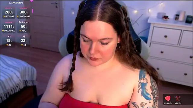 Snapshot of SummerTina chatting on February 2025 04:52:01 PM SummerTina online show from February 2025 04:52:01 PM