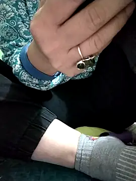 Amanda- ena- online show from November 2025 04:44:02 AM