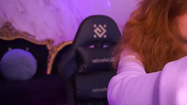 CuteeFoxy online show from December 2025 02:24:01 PM