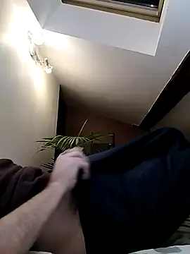 nicolaspgarnier online show from November 2025 05:26:01 PM