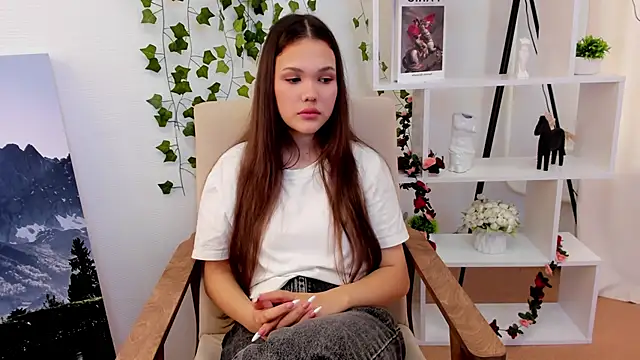 Snapshot of LynnaLowrance chatting on October 2025 05:51:02 AM LynnaLowrance online show from October 2025 05:51:02 AM