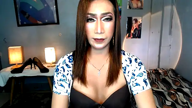 Snapshot of littleredbunny27 chatting on June 2026 08:49:01 AM littleredbunny27 online show from June 2026 08:49:01 AM