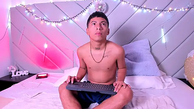 little kris1 online show from December 2025 12:36:02 PM