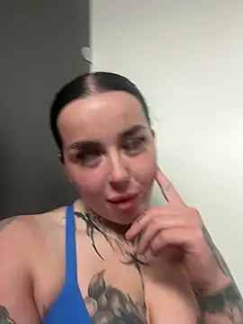 Snapshot of lucycoxxoxo chatting on May 2026 11:23:04 PM lucycoxxoxo online show from May 2026 11:23:04 PM