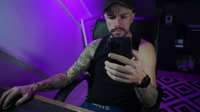 Snapshot of monsieurguitsxxx chatting on November 2025 02:11:01 PM monsieurguitsxxx online show from November 2025 02:11:01 PM