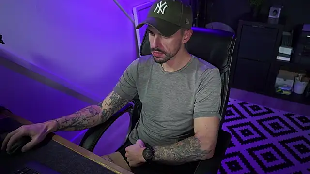 Snapshot of monsieurguitsxxx chatting on December 2025 03:06:01 PM monsieurguitsxxx online show from December 2025 03:06:01 PM