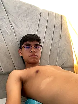 Muchachito18 online show from November 2025 01:23:02 PM