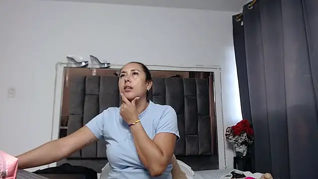 Snapshot of Salmma_Milf chatting on May 2026 11:38:01 AM Salmma Milf online show from May 2026 11:38:01 AM