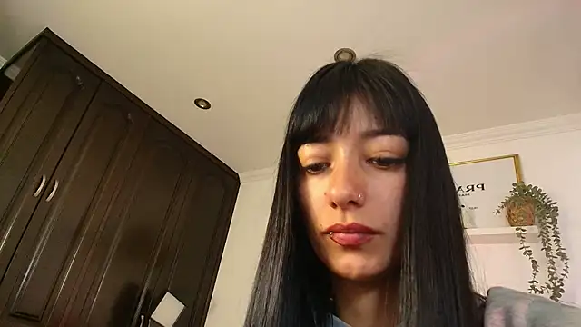 Snapshot of _TiniWild chatting on November 2025 12:49:01 PM TiniWild online show from November 2025 12:49:01 PM