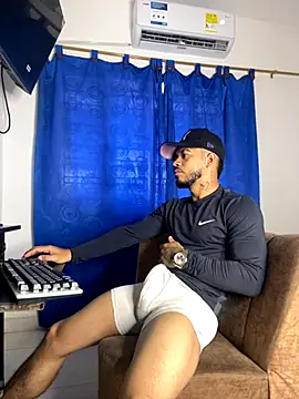 Kylian Alessandro online show from November 2025 12:44:02 PM