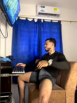 Kylian Alessandro online show from December 2025 03:10:01 PM