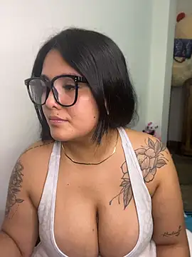 Snapshot of Mellani_luod chatting on May 2026 04:07:02 AM Mellani luod online show from May 2026 04:07:02 AM