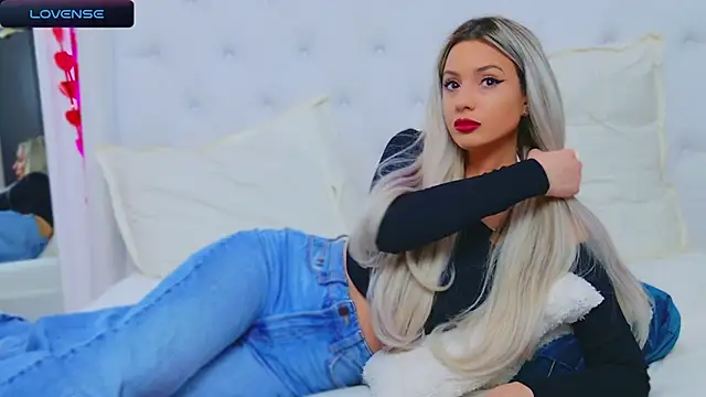 Snapshot of AriannaSins chatting on February 2025 04:46:02 PM AriannaSins online show from February 2025 04:46:02 PM