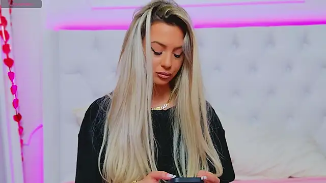 Snapshot of AriannaSins chatting on February 2025 07:37:02 PM AriannaSins online show from February 2025 07:37:02 PM